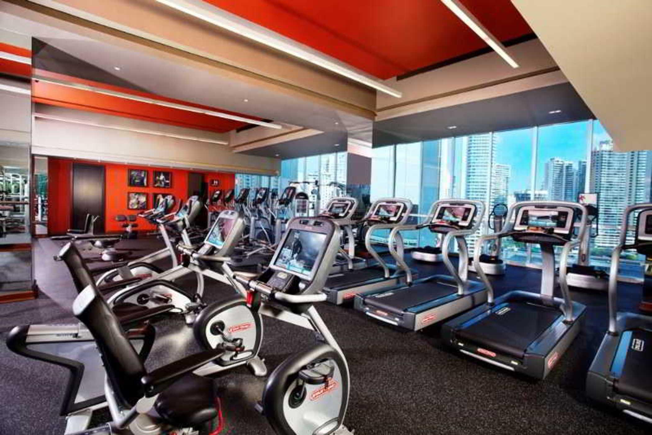 Megapolis Hotel Panama Екстер'єр фото The gym at the 57th floor