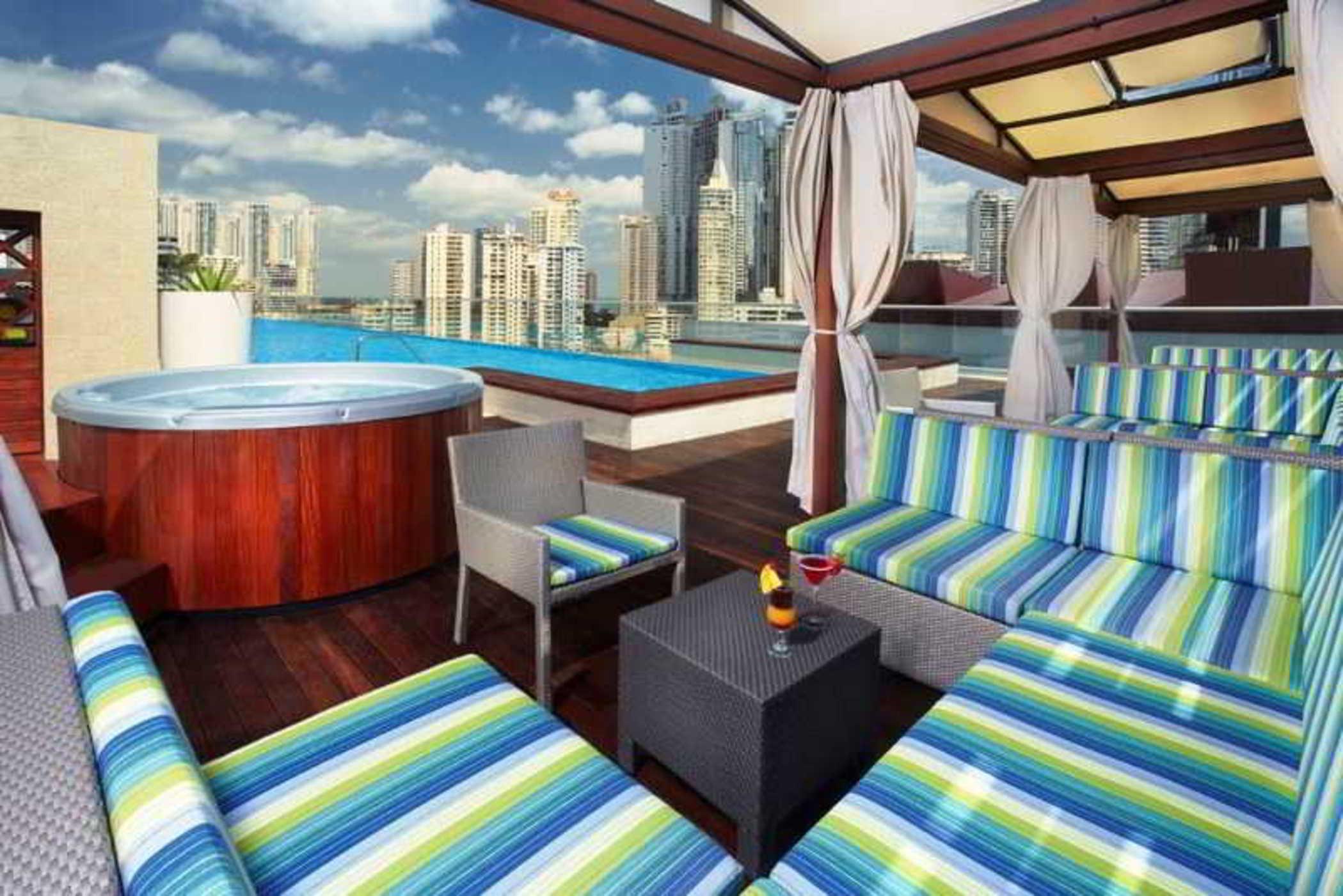 Megapolis Hotel Panama Екстер'єр фото Skyline Bar