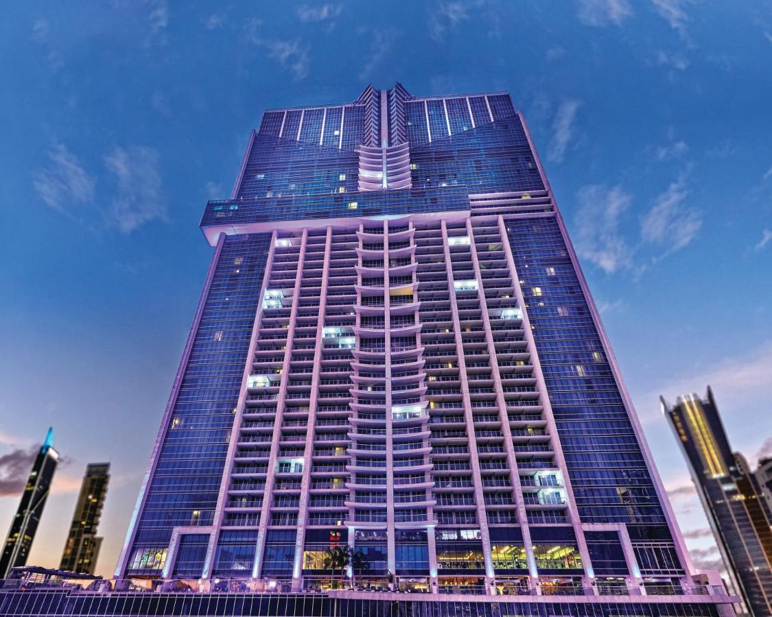 Megapolis Hotel Panama Екстер'єр фото The hotel at night
