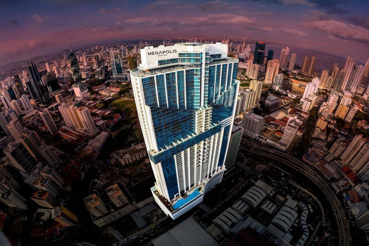 Megapolis Hotel Panama Екстер'єр фото The building at night