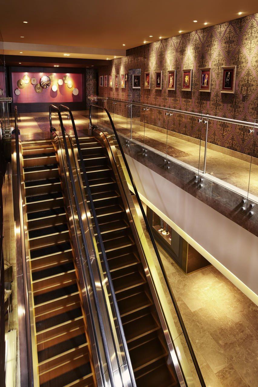 Megapolis Hotel Panama Екстер'єр фото Escalators at the station