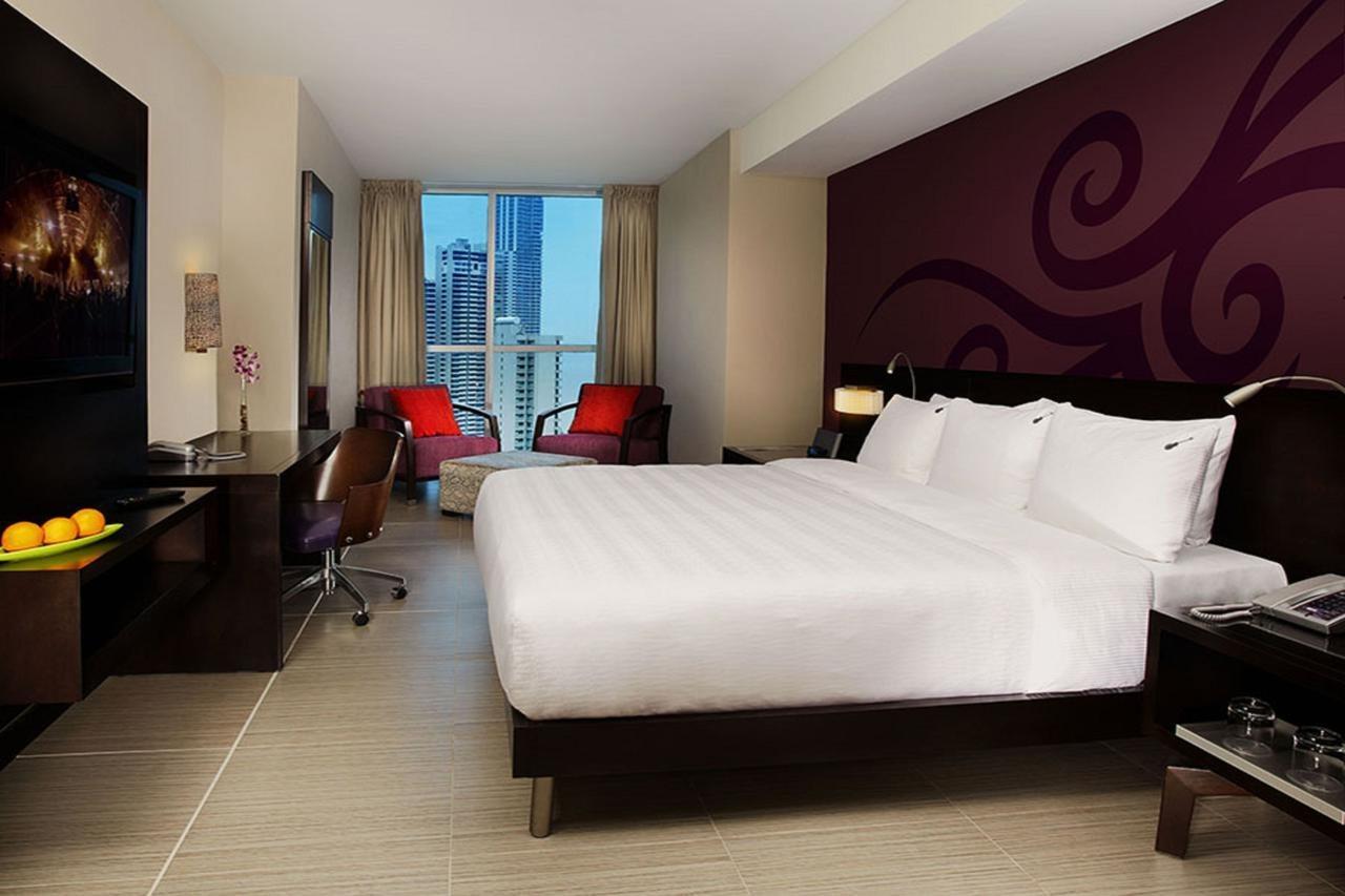 Megapolis Hotel Panama Екстер'єр фото A room at the hotel