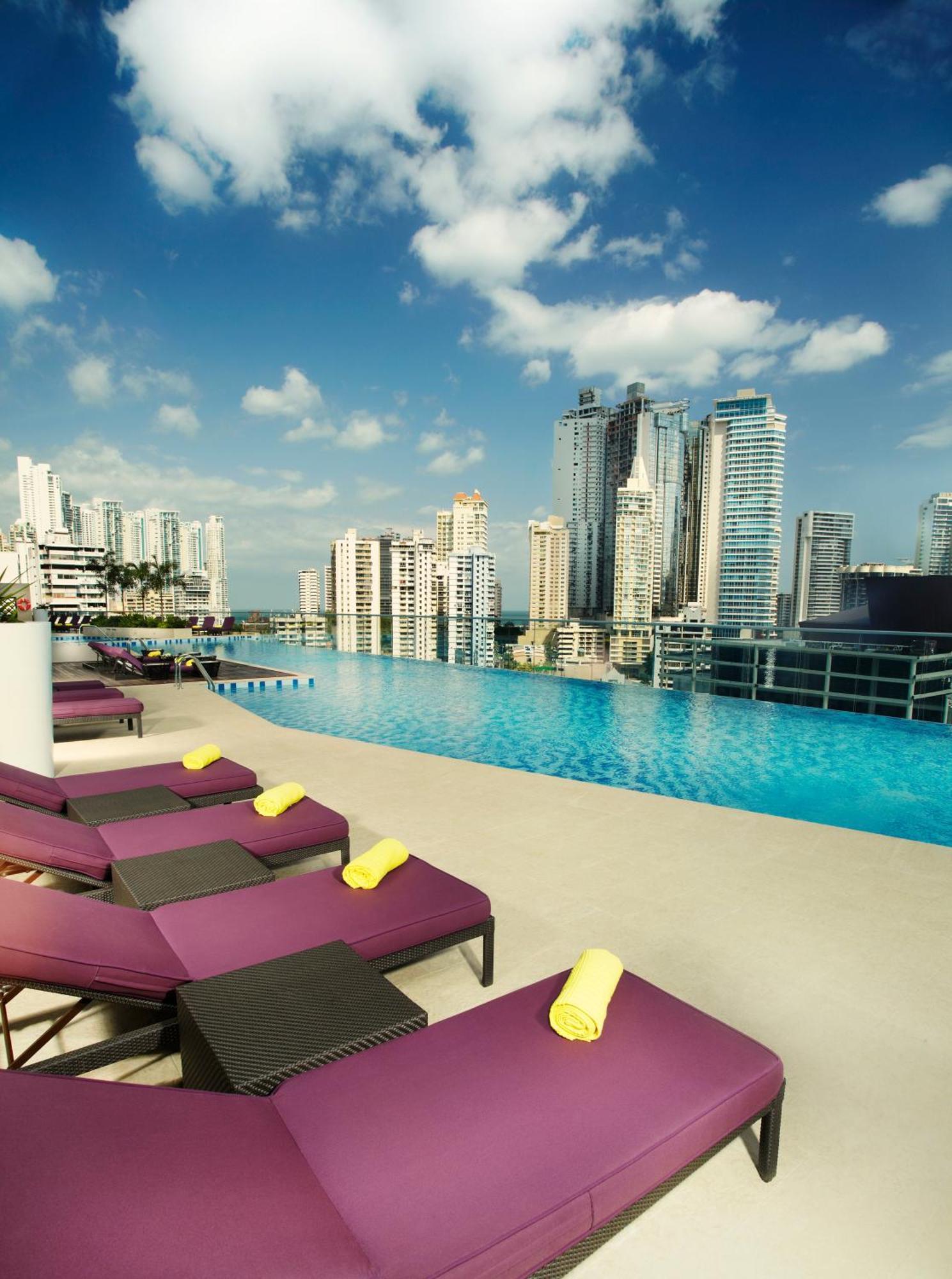 Megapolis Hotel Panama Екстер'єр фото View from the rooftop pool