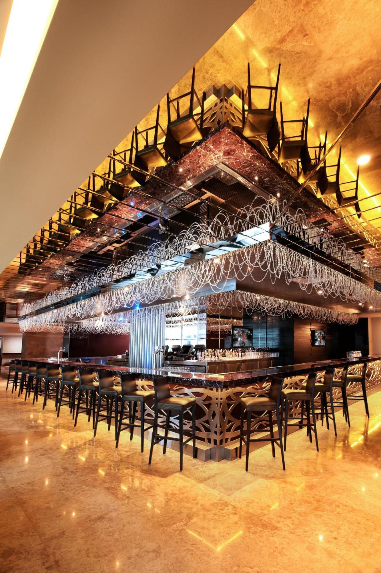 Megapolis Hotel Panama Ресторан фото The bar at the 101 bar
