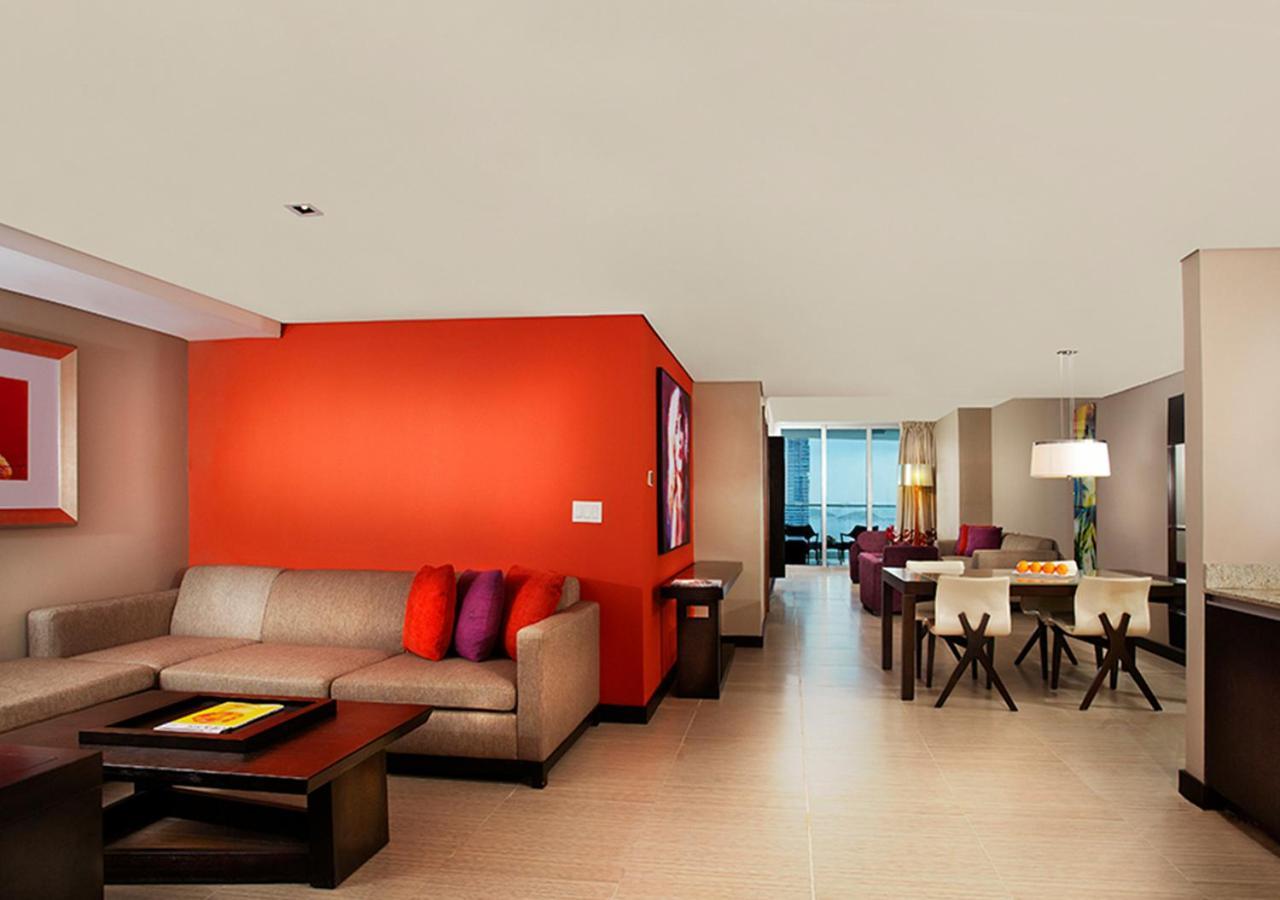 Megapolis Hotel Panama Екстер'єр фото A suite at the Renaissance Hotel in San Francisco