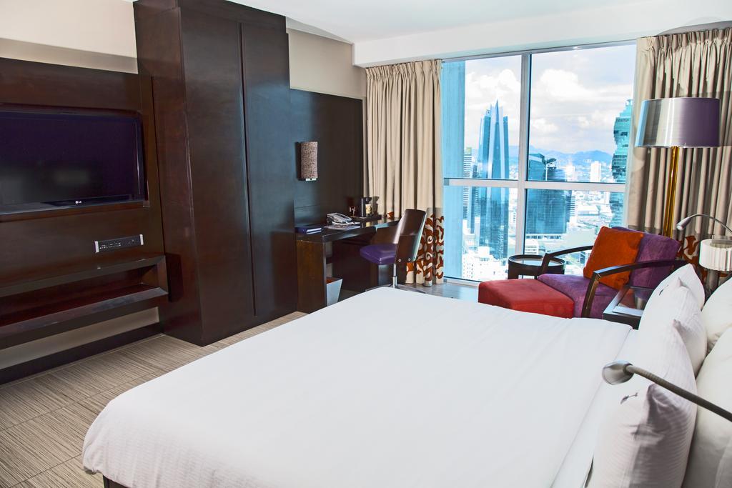 Megapolis Hotel Panama Екстер'єр фото A guest room at the hotel